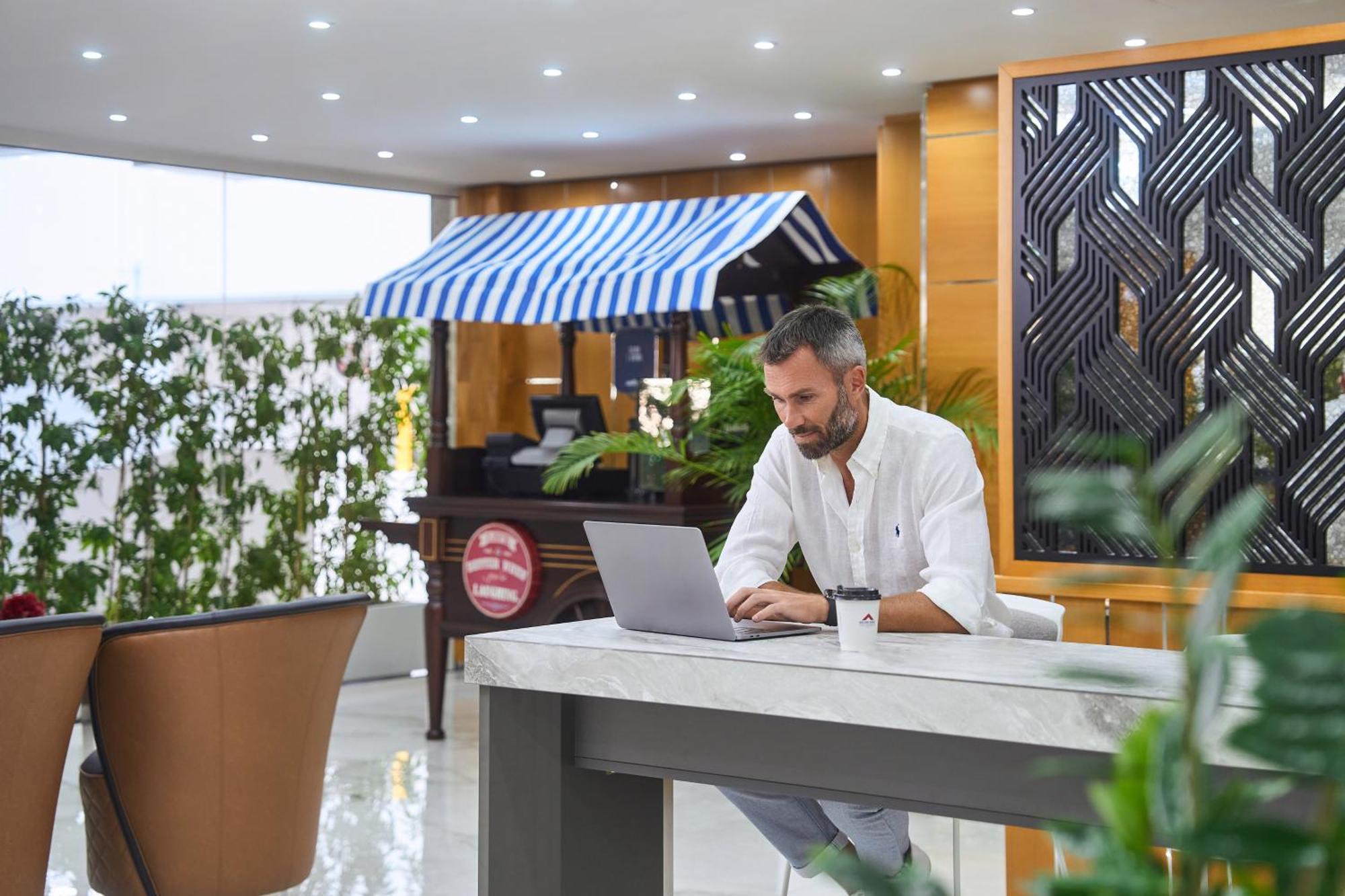 Golden Sands Hotel Apartments Dubai Exteriör bild