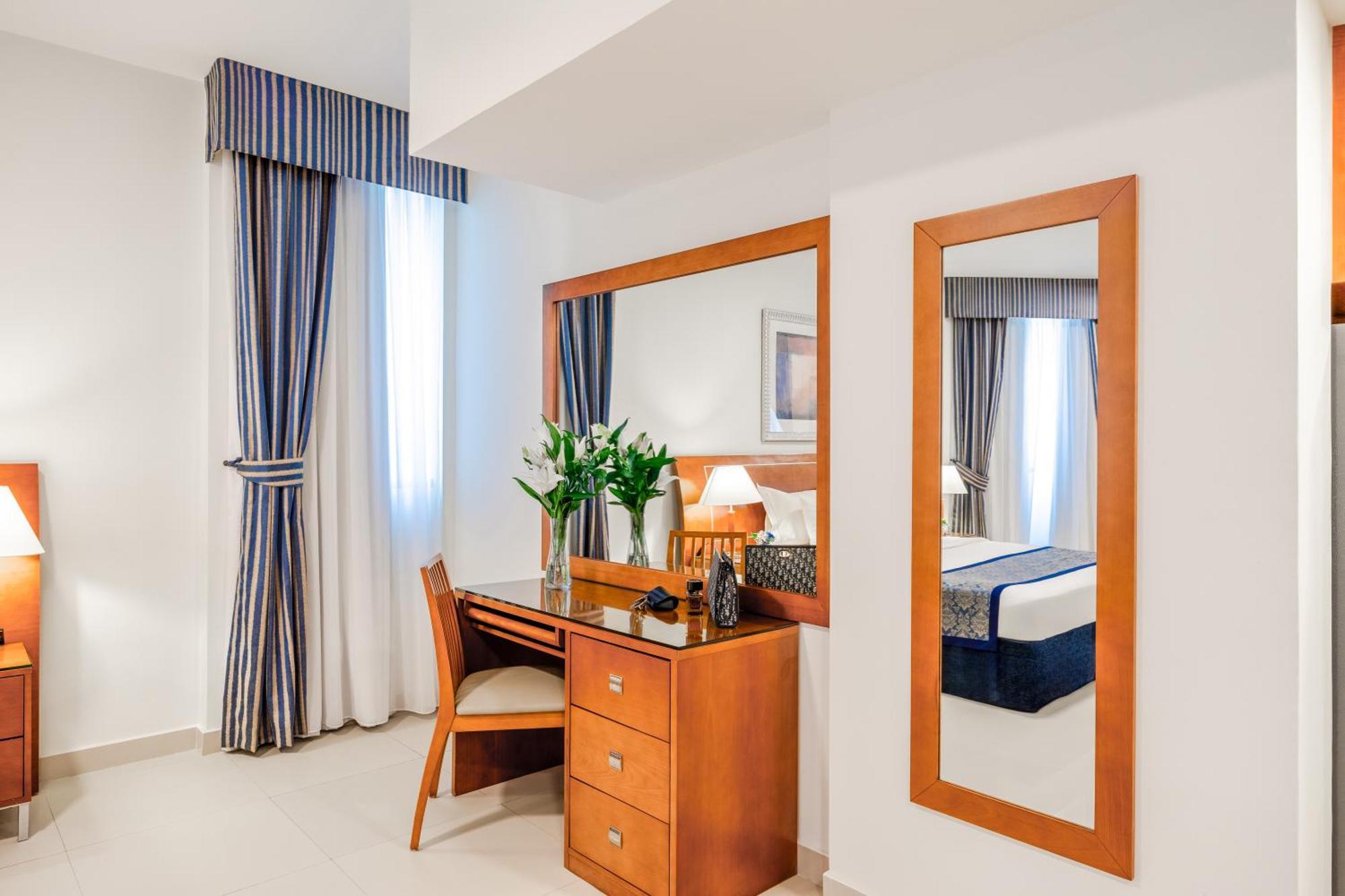 Golden Sands Hotel Apartments Dubai Exteriör bild